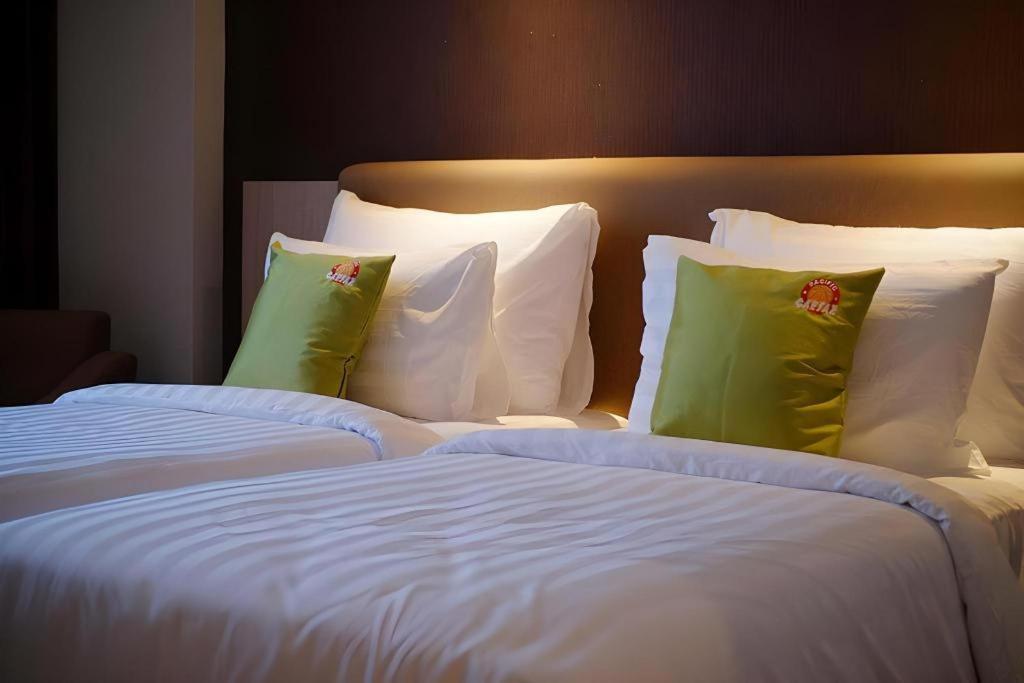Hotel Dafam Pacific Caesar Surabaya Eksteriør bilde