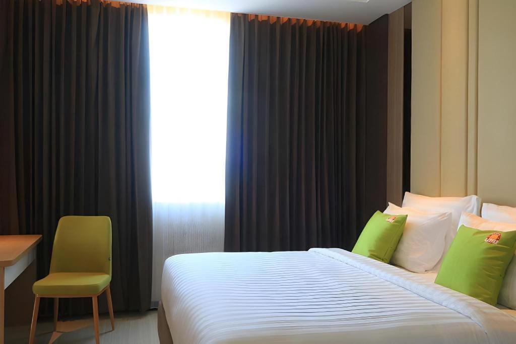 Hotel Dafam Pacific Caesar Surabaya Eksteriør bilde