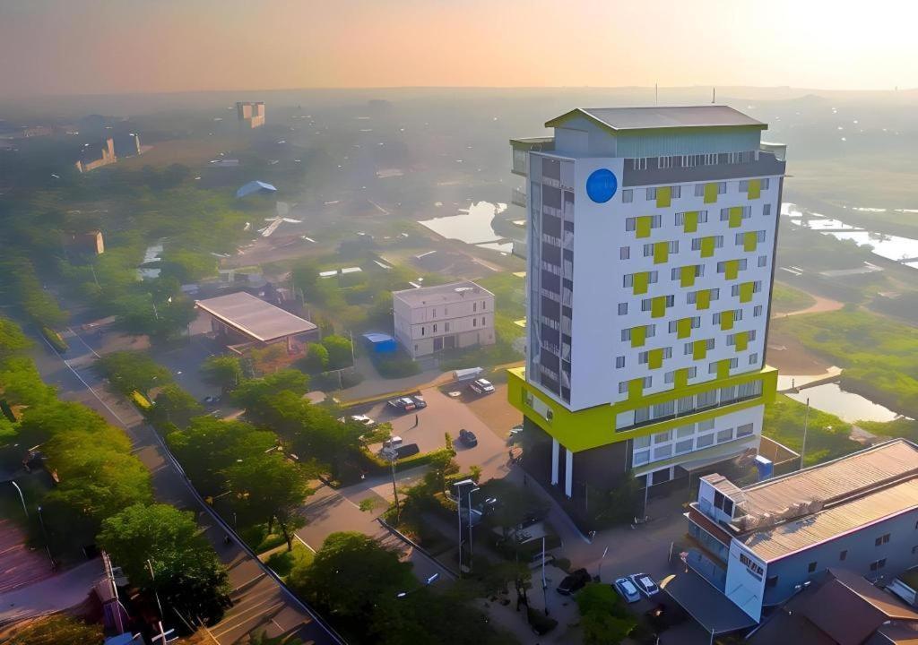 Hotel Dafam Pacific Caesar Surabaya Eksteriør bilde