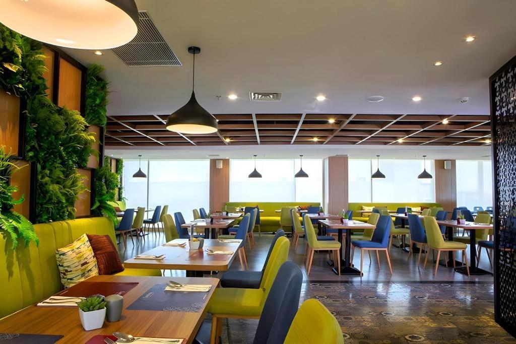 Hotel Dafam Pacific Caesar Surabaya Eksteriør bilde