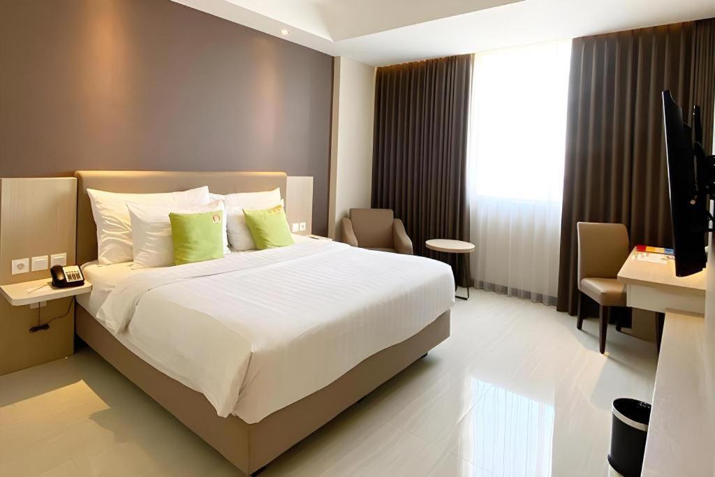 Hotel Dafam Pacific Caesar Surabaya Eksteriør bilde