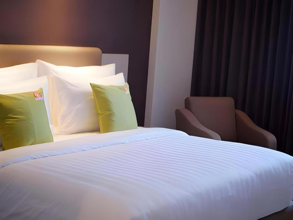 Hotel Dafam Pacific Caesar Surabaya Eksteriør bilde
